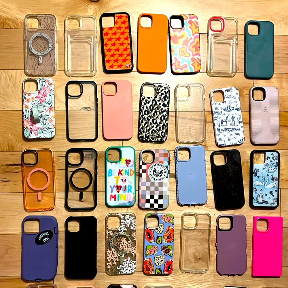 SO MANY IPHONE CASES